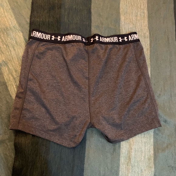 Under Armour 3’ compression shorts S - Picture 2 of 2